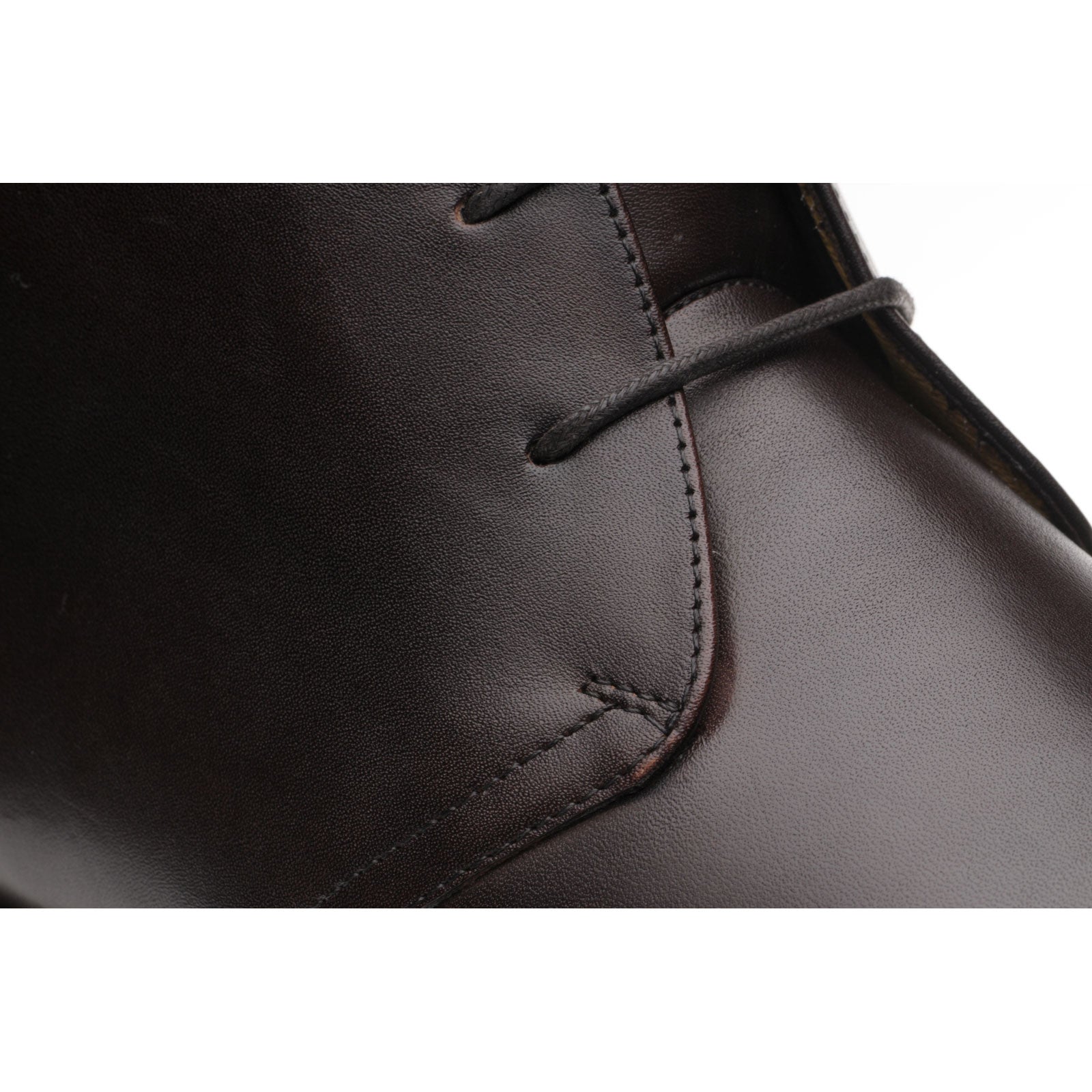 Product image for Herring Marsden mens rubber-soled Chukka boots in brown calf