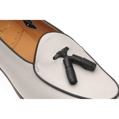 Product image for Wildsmith Model 88 mens tasselled loafers in off white and black calf